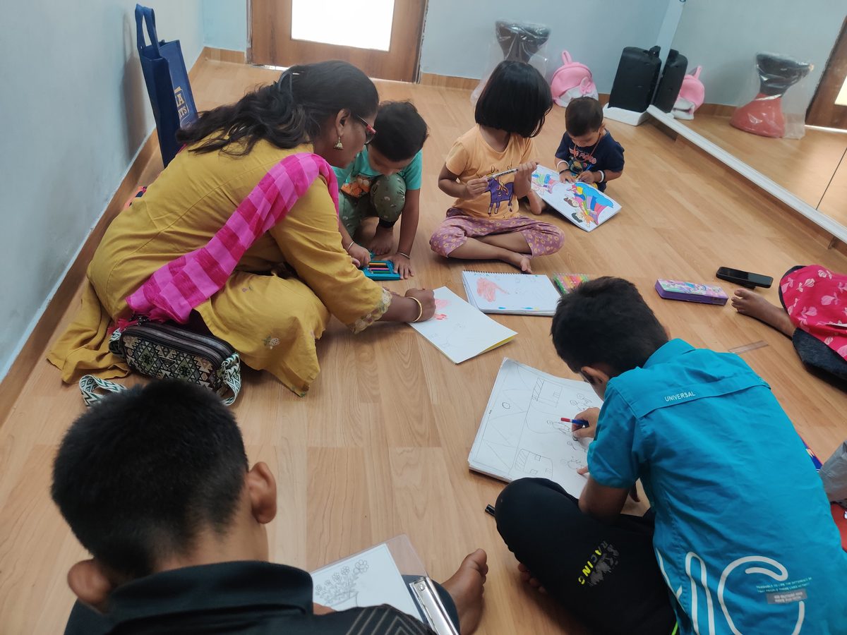 Children drawing class Fitbeat Studio