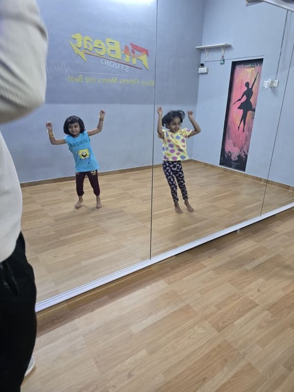 Young girl dancing at Fitbeat Studio