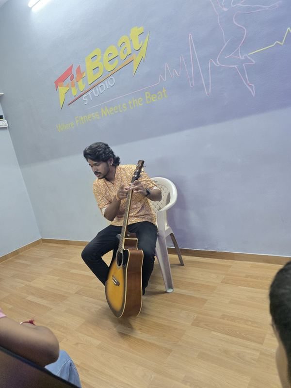Guitar instructor teaching at Fitbeat Studio Bhandup