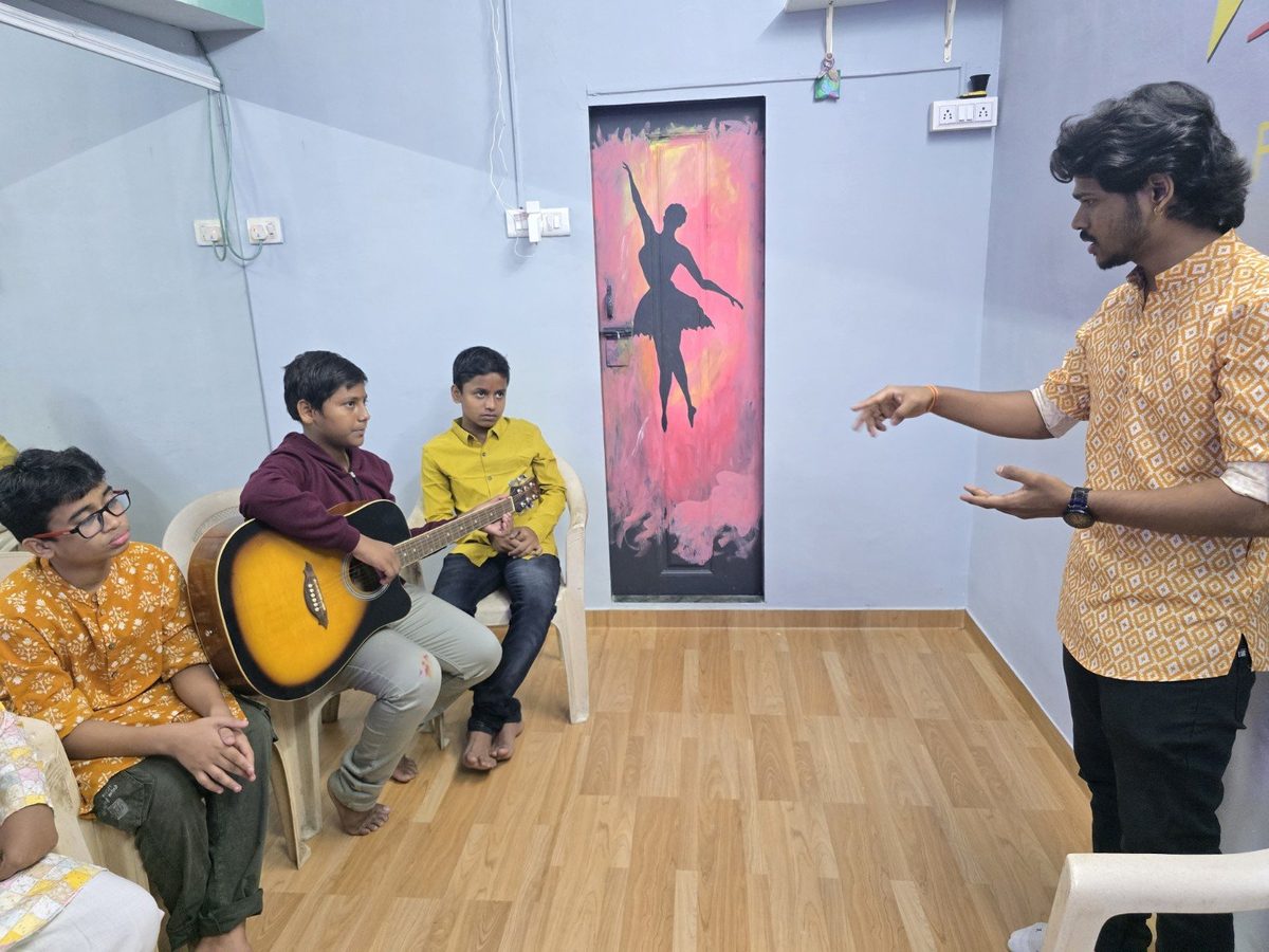 Guitar class at Fitbeat Studio Bhandup Nahur
