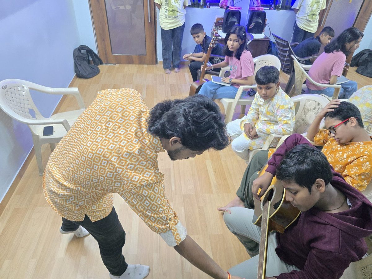 Guitar group class Fitbeat Studio Mumbai