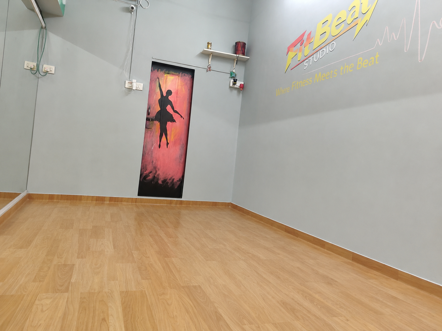 Fitbeat Studio interior mirror wall